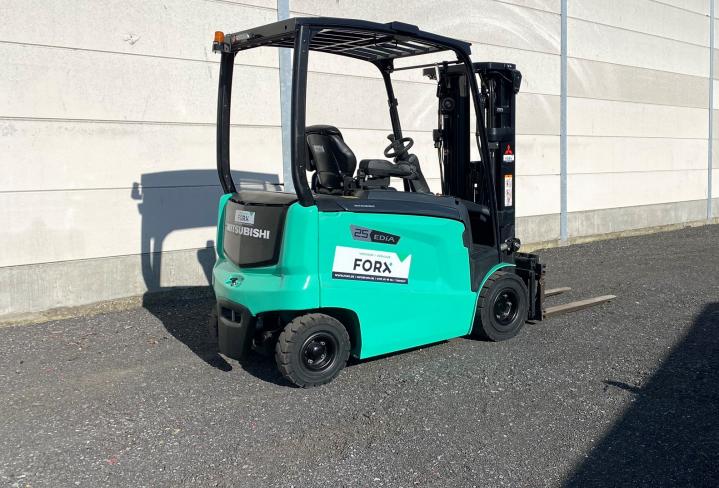 MITSUBISHI FB25CN ELEKTRISCHE 2.5 TON TRIPLEX 2500 KG ELEKTRISCHE 4WHEEL ELECTRIC FORKLIFT MITSUBISHI 2.5 TON ALS NIEUW NEARLY NEW FB25CN FORKLIFT CHARIOT TE KOOP HEFTRUCK VERKOOP TE HUUR HEFTRUCK VERHUUR TRANSPORT HEFTRUCK FORX DEKONINCK PIET TRANSPORT HEFTRUCKS BRUGGE ZEEBRUGGE TORHOUT ROESELARE WAREGEM KORTRIJK 