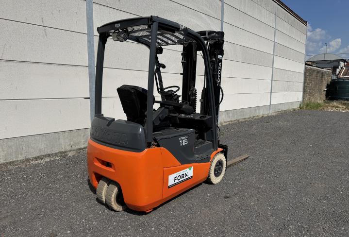 TOYOTA ELEKTRISCHE DRIEWIELER FB25 2,5 TON TRIPLEX 5M HEFTRUCK TE KOOP FORKLIFT FOR SALE CHARIOT A VENDRE FORX HEFTRUCKDEALER TRANSPORT HEFTRUCK VERKOOP HEFTRUCK VERHUUR HEFTRUCK CATERPILLAR TOYOTA MITSUBISHI TCM LINDE FORX FORX FORX PIET DEKONINCK ZEEBRUGGE BRUGGE GENT ZEDELGEM ROESELARE TORHOUT MEULEBEKE WAREGEM FORX FORX BEST HEFTRUCKDEALER FORX FORX FORX