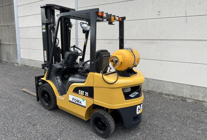 CATERPILLAR LPG 2.5 TON TRIPLEX 5.5M FORX BESTE HEFTRUCKDEALER FORX FORX