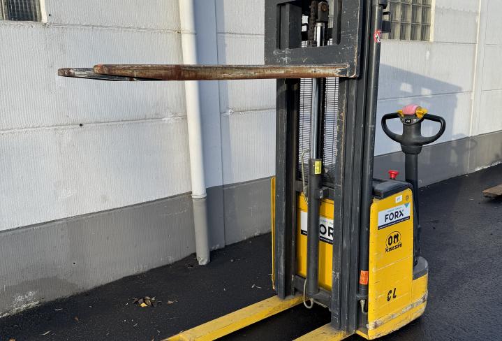 O&M STAPELAAR TRIPLEX 4M STAPELAAR TRANSPORT CATERPILLAR CAT UC NISSAN ROBUUSTE DIESEL 3,2 T DIESEL HEFTRUCK MITSUBISHI TOYOTA NISSAN TRANSPORT HEFTRUCK VERKOOP HEFTRUCK VERHUUR HEFTRUCK CHARIOTS A VENDRE FORKLIFTS FOR SALE FORX BESTE HEFTRUCKDEALER FORX BRUGGE ZEEBRUGGE ZEDELGEM TORHOUT ROESELARE WAREGEM MEULEBEKE FORX THE BEST DUPLEX TRIPLEX ELEKTRISCH