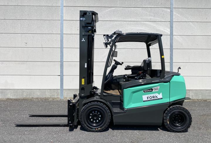 MITSUBISHI FB50CN EDIA XL NIEUW REVOLUTIONAIRE HEFTRUCK ELEKTRISCH 5 TON 6 TON 4 TON 7 TON ELECTRIC FORKLIFT CHARIOT ELECTRIQUE TRIPLEX 5100 mm INDUSTRIELE TOEPASSING 5.1M TRIPLEX HEFTRUCK TE KOOP A VENDRE TE HUUR TRANSPORT HEFTRUCK FORX DEKONINCK PIET HEFTRUCKS FORX CHARIOTS FORX FORKLIFTS FORX 