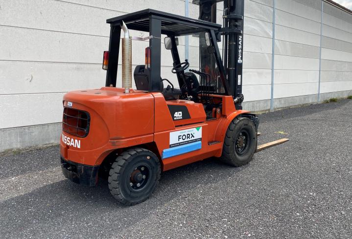 Nissan 4.5Ton 4500 kg hefvermogen F04D40Q2 FD40 DP40 TRIPLEXMAST 6M 6000 mm TE KOOP VERKOOP TE HUUR VERHUUR FORX DEKONINCK PIET HEFTRUCK TE KOOP HEFTRUCK TE HUUR TORHOUT 4 TON DIESEL 6 cylinder FORX  PIET DEKONINCK                                          dumarent devako cebeko forx