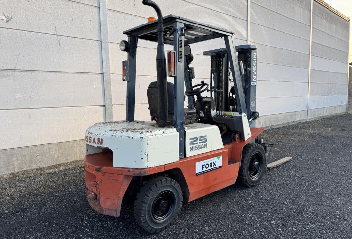 NISSAN DX25 DIESEL FORX BESTE HEFTRUCKDEALER 