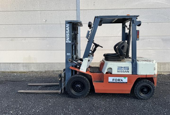 NISSAN DX25 DIESEL FORX BESTE HEFTRUCKDEALER 