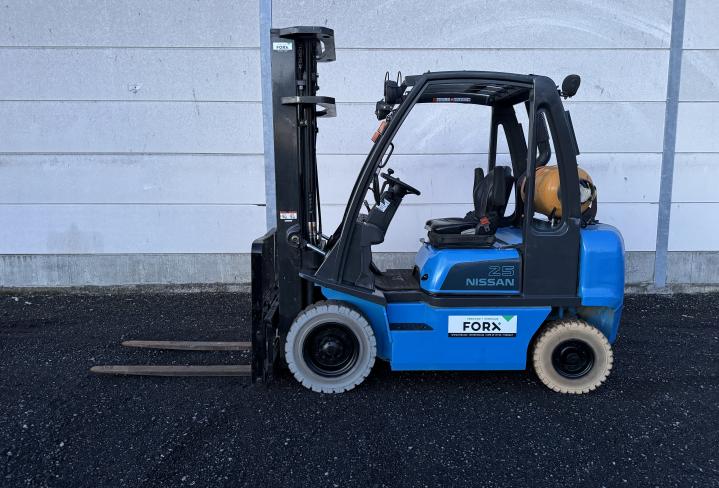 NISSAN HEFTRUCK 2.5T 2500 KG TRIPLEX 5500 mm 5.5M TRANSPORT HEFTRUCK VERKOOP HEFTRUCK VERHUUR HEFTRUCK CHARIOT A VENDRE FORKLIFT FOR SALE NISSAN 5.5M TRIPLEX FORX THE BEST FORX THE BEST