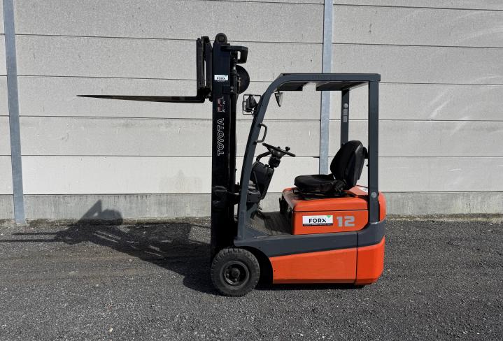 TOYOTA ELEKTRISCHE 3-WIEL HEFTRUCK 1.2 TON FORX BEST FORKLIFTDEALER