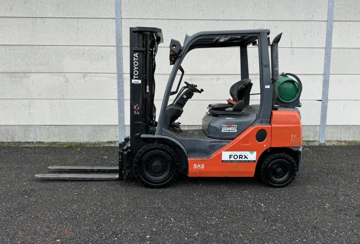 TRANSPORT HEFTRUCK TOYOTA 8FGF25 TRIPLEX 4.7M 2.5 TON HEFTRUCK TE KOOP TOYOTA TE KOOP VERKOOP HEFTRUCKS VERKOOP TOYOTA TRANSPORT HEFTRUCKS CHARIOT A VENDRE FORKLIFT FOR SALE TOYOTA @FORX TOYOTA LPG 4700 MM 2500 KG HEFTRUCK TE KOOP TE HUUR SERVICE HEFTRUCK FORX THE BEST FORKLIFTDEALER @FORX THE BEST HEFTRUCKS IN VLAANDEREN BRUSSEL ZEEBRUGGE BRUGGE