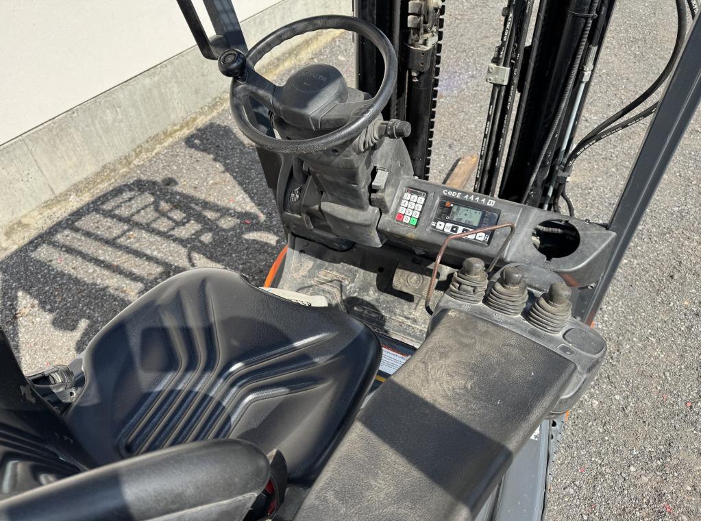 TOYOTA ELEKTRISCHE DRIEWIELER FB25 2,5 TON TRIPLEX 5M HEFTRUCK TE KOOP FORKLIFT FOR SALE CHARIOT A VENDRE FORX HEFTRUCKDEALER TRANSPORT HEFTRUCK VERKOOP HEFTRUCK VERHUUR HEFTRUCK CATERPILLAR TOYOTA MITSUBISHI TCM LINDE FORX FORX FORX PIET DEKONINCK ZEEBRUGGE BRUGGE GENT ZEDELGEM ROESELARE TORHOUT MEULEBEKE WAREGEM FORX FORX BEST HEFTRUCKDEALER FORX FORX FORX