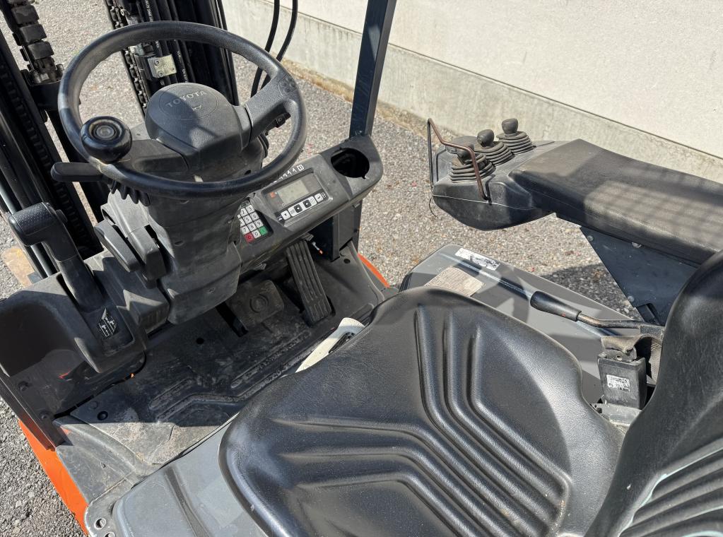 TOYOTA ELEKTRISCHE DRIEWIELER FB25 2,5 TON TRIPLEX 5M HEFTRUCK TE KOOP FORKLIFT FOR SALE CHARIOT A VENDRE FORX HEFTRUCKDEALER TRANSPORT HEFTRUCK VERKOOP HEFTRUCK VERHUUR HEFTRUCK CATERPILLAR TOYOTA MITSUBISHI TCM LINDE FORX FORX FORX PIET DEKONINCK ZEEBRUGGE BRUGGE GENT ZEDELGEM ROESELARE TORHOUT MEULEBEKE WAREGEM FORX FORX BEST HEFTRUCKDEALER FORX FORX FORX