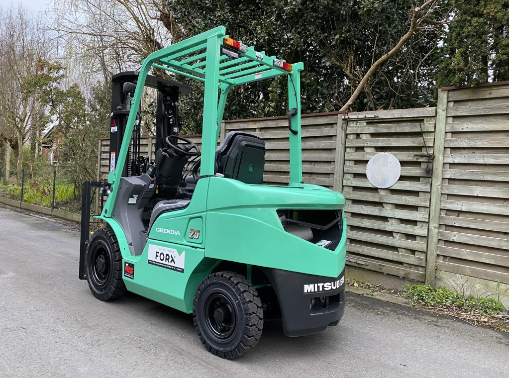 nieuwe Mitsubishi 2.5 Ton heftruck met degelijke en sterke S4S motor triplexmast 4750 mm 2000 kg hefvermogen te koop nieuw tweedehands te koop Verkoop verhuur te huur FORX VERHUUR FORK VERKOOP TE KOOP HEFTRUCKS NIEUW OCCASIE CLARK Piet Dekoninck FORX      devako 4rent cebeko dumarent