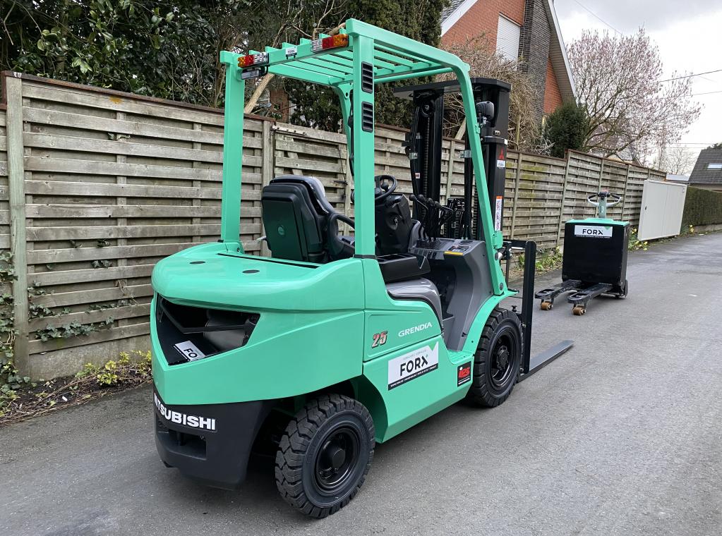 nieuwe Mitsubishi 2.5 Ton heftruck met degelijke en sterke S4S motor triplexmast 4750 mm 2000 kg hefvermogen te koop nieuw tweedehands te koop Verkoop verhuur te huur FORX VERHUUR FORK VERKOOP TE KOOP HEFTRUCKS NIEUW OCCASIE CLARK Piet Dekoninck FORX      devako 4rent cebeko dumarent