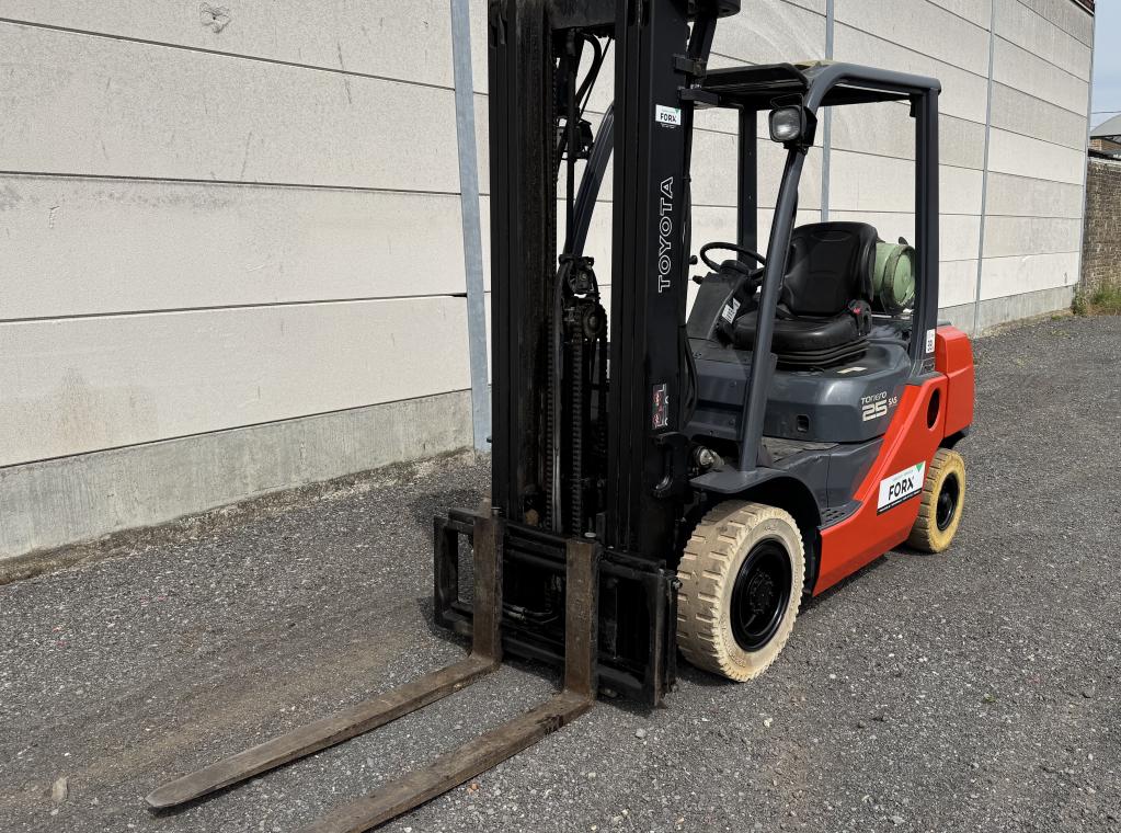 TRANSPORT HEFTRUCK TOYOTA 8FGF25 TRIPLEX 4.7M 2.5 TON HEFTRUCK TE KOOP TOYOTA TE KOOP VERKOOP HEFTRUCKS VERKOOP TOYOTA TRANSPORT HEFTRUCKS CHARIOT A VENDRE FORKLIFT FOR SALE TOYOTA @FORX TOYOTA LPG 4700 MM 2500 KG HEFTRUCK TE KOOP TE HUUR SERVICE HEFTRUCK FORX THE BEST FORKLIFTDEALER @FORX THE BEST HEFTRUCKS IN VLAANDEREN BRUSSEL ZEEBRUGGE BRUGGE ZEDELGEM TORHOUT ROESELARE MEULEBEKE WAREGEM                                                                     devako 4rent cebeko vanbruwaene