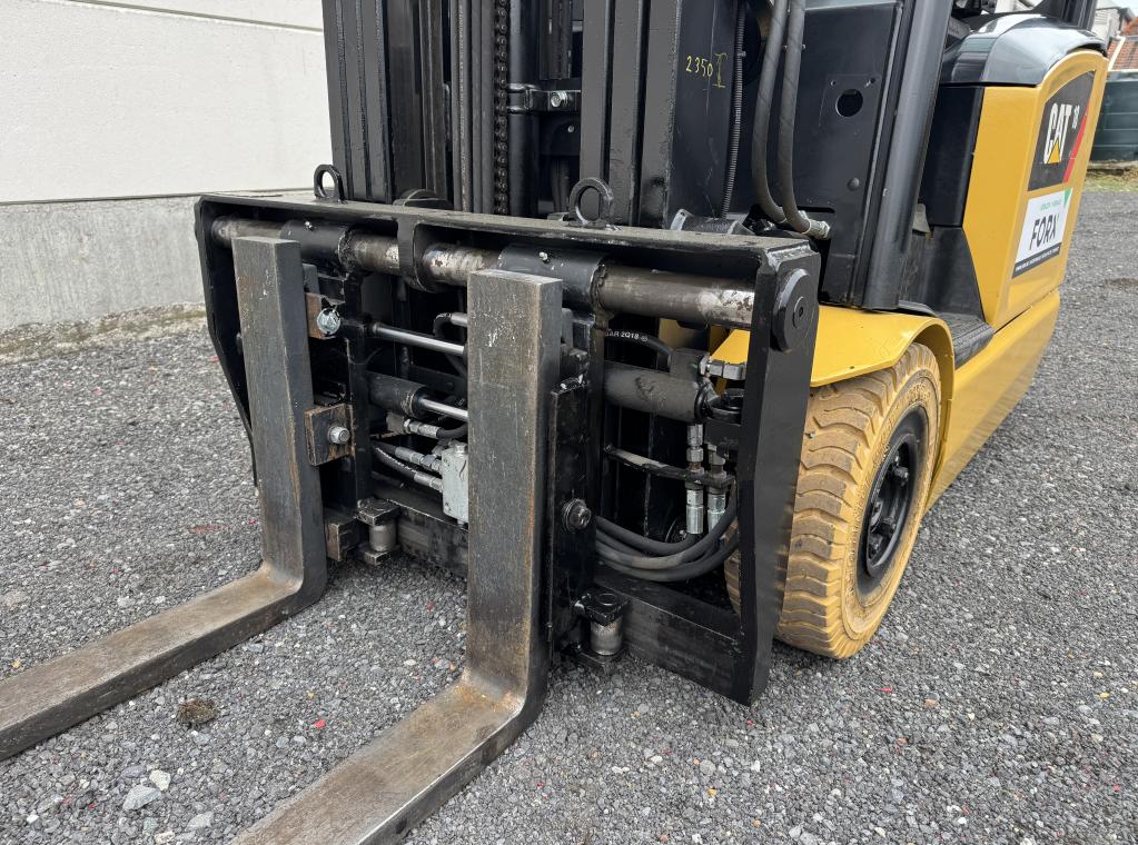 CATERPILLAR CAT EP18 ELEKTRISCHE HEFTRUCK MITSUBISHI TOYOTA NISSAN TRANSPORT HEFTRUCK VERKOOP HEFTRUCK VERHUUR HEFTRUCK CHARIOTS A VENDRE FORKLIFTS FOR SALE FORX BESTE HEFTRUCKDEALER FORX BRUGGE ZEEBRUGGE ZEDELGEM TORHOUT ROESELARE WAREGEM MEULEBEKE FORX THE BEST TRIPLEX BATTERY