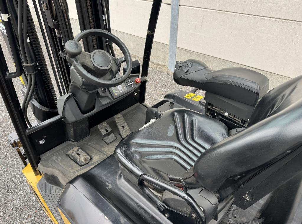 Mitsubishi CAT CATERPILLAR Toyota Nissan Elektrische heftruck 2 ton heftrucks te koop chariots a vendre forklift for sale FORX FORX beste heftruckdealer verkoop heftrucks verhuur heftrucks Brugge Zeebrugge Zedelgem Torhout Roeselare Meulebeke Kortrijke Waregem FORX