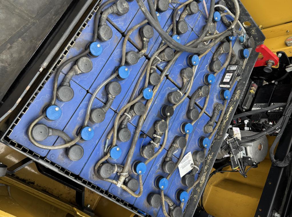 CATERPILLAR CAT EP18 ELEKTRISCHE HEFTRUCK MITSUBISHI TOYOTA NISSAN TRANSPORT HEFTRUCK VERKOOP HEFTRUCK VERHUUR HEFTRUCK CHARIOTS A VENDRE FORKLIFTS FOR SALE FORX BESTE HEFTRUCKDEALER FORX BRUGGE ZEEBRUGGE ZEDELGEM TORHOUT ROESELARE WAREGEM MEULEBEKE FORX THE BEST TRIPLEX BATTERY