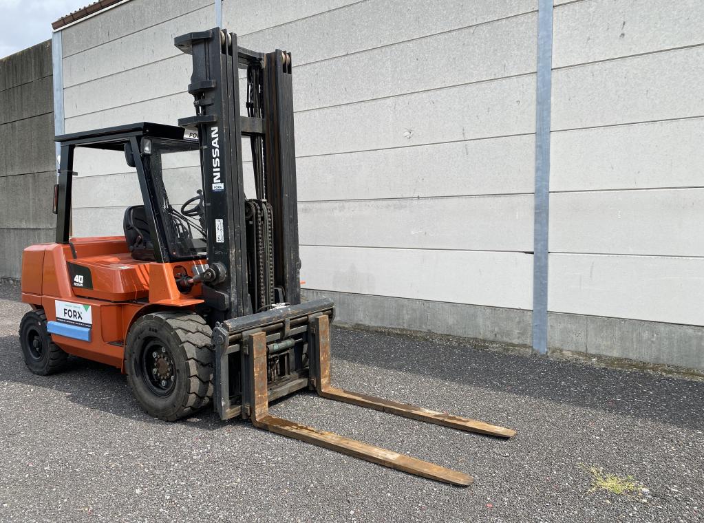 Nissan 4.5Ton 4500 kg hefvermogen F04D40Q2 FD40 DP40 TRIPLEXMAST 6M 6000 mm TE KOOP VERKOOP TE HUUR VERHUUR FORX DEKONINCK PIET HEFTRUCK TE KOOP HEFTRUCK TE HUUR TORHOUT 4 TON DIESEL 6 cylinder FORX  PIET DEKONINCK                                          dumarent devako cebeko forx