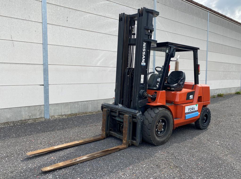 Nissan 4.5Ton 4500 kg hefvermogen F04D40Q2 FD40 DP40 TRIPLEXMAST 6M 6000 mm TE KOOP VERKOOP TE HUUR VERHUUR FORX DEKONINCK PIET HEFTRUCK TE KOOP HEFTRUCK TE HUUR TORHOUT 4 TON DIESEL 6 cylinder FORX  PIET DEKONINCK                                          dumarent devako cebeko forx