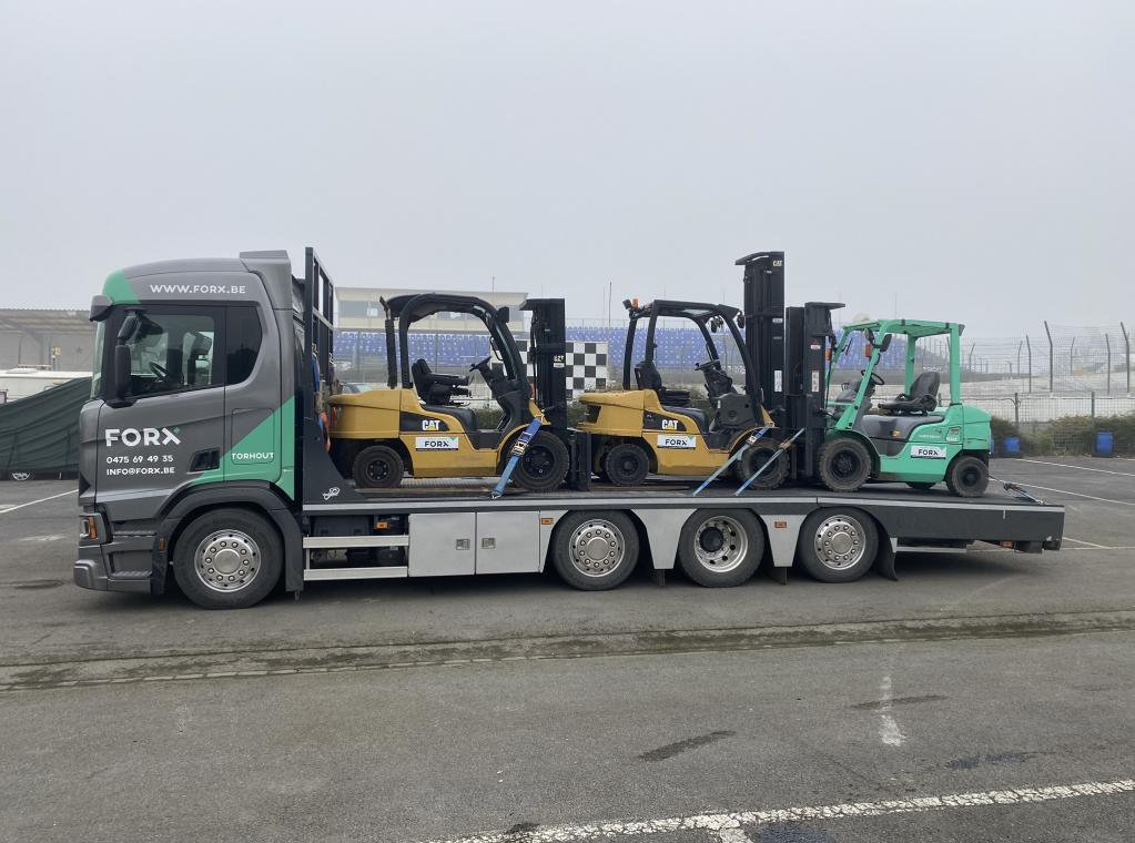 TRANSPORT VAN MACHINES HEFTRUCK VERKOOP VERHUUR PIET FORX CLARK  piet cebeko  heftrucks verhuur huren dumarent tvh boels cebeko cebeko devako 