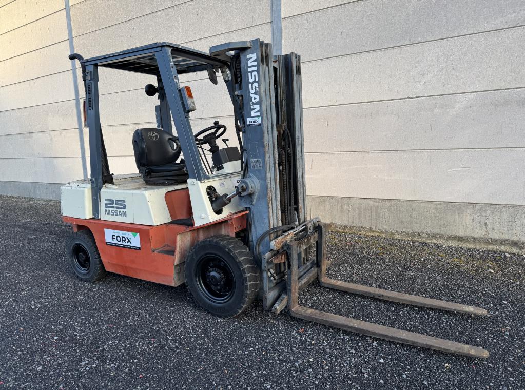 NISSAN DX25 DIESEL FORX BESTE HEFTRUCKDEALER 