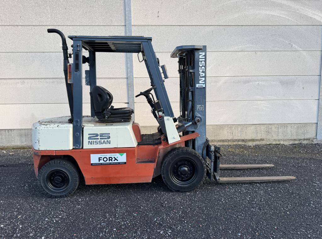 NISSAN DX25 DIESEL FORX BESTE HEFTRUCKDEALER 