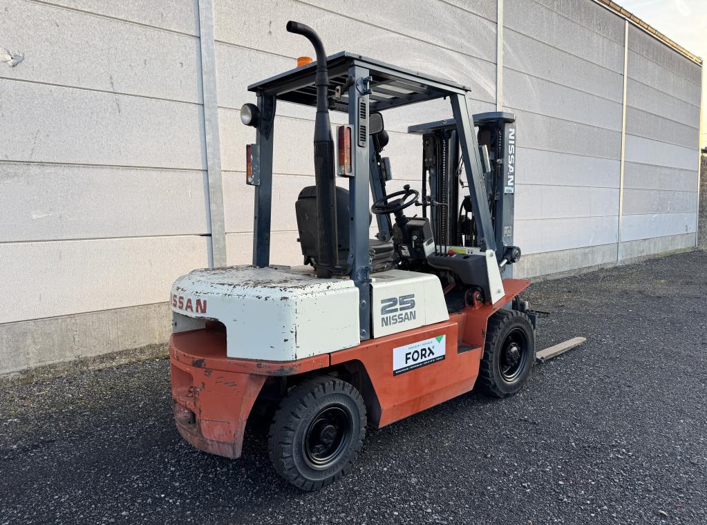 NISSAN DX25 DIESEL FORX BESTE HEFTRUCKDEALER 