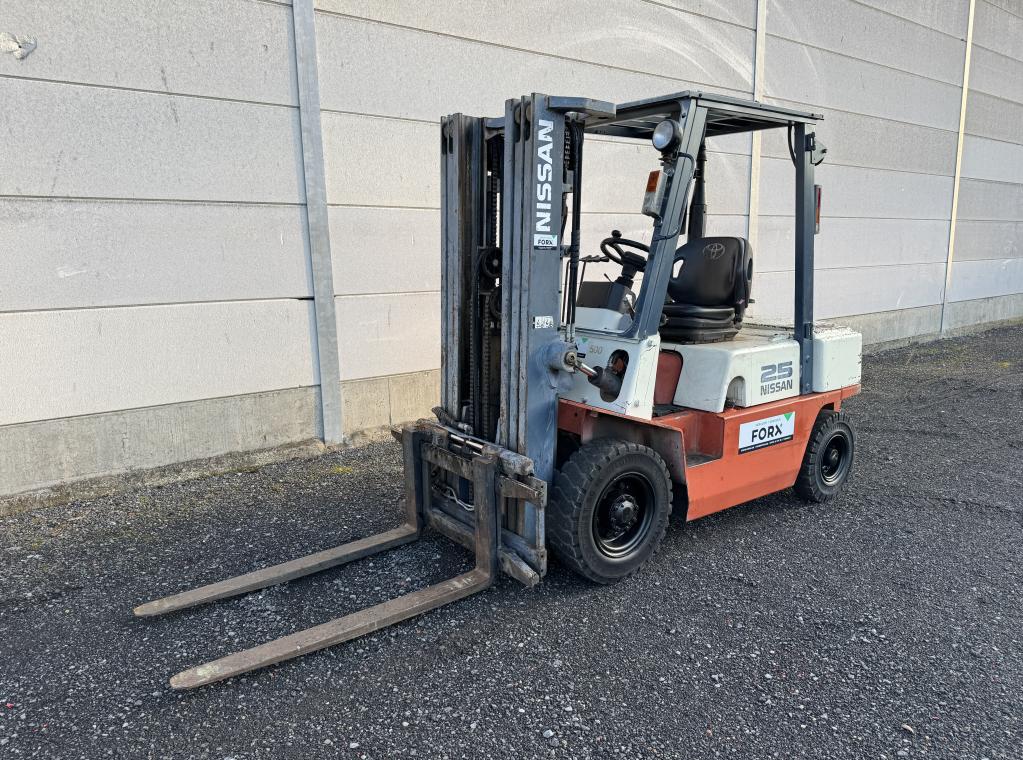 NISSAN DX25 DIESEL FORX BESTE HEFTRUCKDEALER 