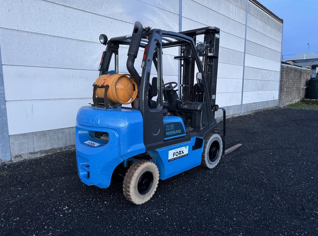 NISSAN HEFTRUCK 2.5T 2500 KG TRIPLEX 5500 mm 5.5M TRANSPORT HEFTRUCK VERKOOP HEFTRUCK VERHUUR HEFTRUCK CHARIOT A VENDRE FORKLIFT FOR SALE NISSAN 5.5M TRIPLEX FORX THE BEST FORX THE BEST