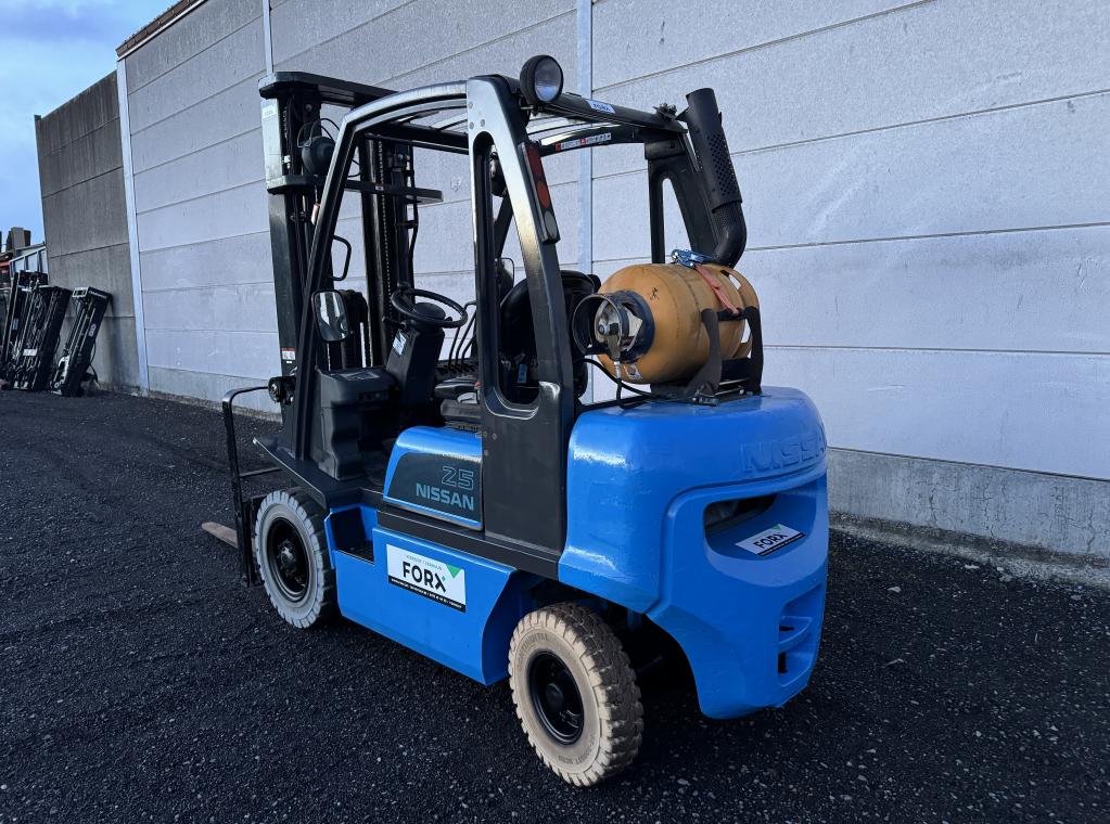 NISSAN HEFTRUCK 2.5T 2500 KG TRIPLEX 5500 mm 5.5M TRANSPORT HEFTRUCK VERKOOP HEFTRUCK VERHUUR HEFTRUCK CHARIOT A VENDRE FORKLIFT FOR SALE NISSAN 5.5M TRIPLEX FORX THE BEST FORX THE BEST