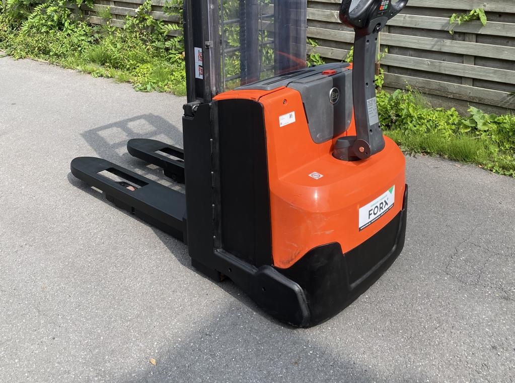 TRANSPORT HEFTRUCK BT TOYOTA BT STAXIO SWE100 ELEKTRISCHE STAPELAAR 1000 KG 3 METER ERGONOMIE BT FORX MITSUBISHI CATERPILLAR BT SWE100 SWE120 SPE120 STACKER FORX TE KOOP TE HUUR VERKOOP VERHUUR HEFTRUCKS STAPELAAR STACKER INTERN TRANSPORT 