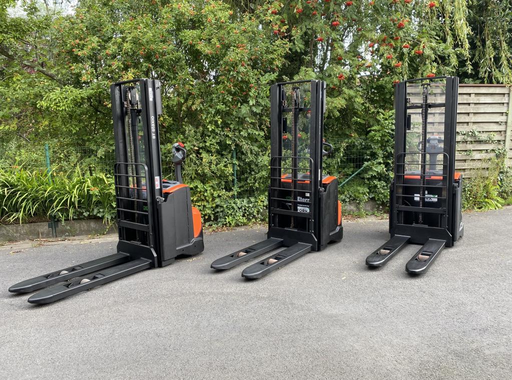 TRANSPORT HEFTRUCK BT TOYOTA BT STAXIO SWE100 ELEKTRISCHE STAPELAAR 1000 KG 3 METER ERGONOMIE BT FORX MITSUBISHI CATERPILLAR BT SWE100 SWE120 SPE120 STACKER FORX TE KOOP TE HUUR VERKOOP VERHUUR HEFTRUCKS STAPELAAR STACKER INTERN TRANSPORT 