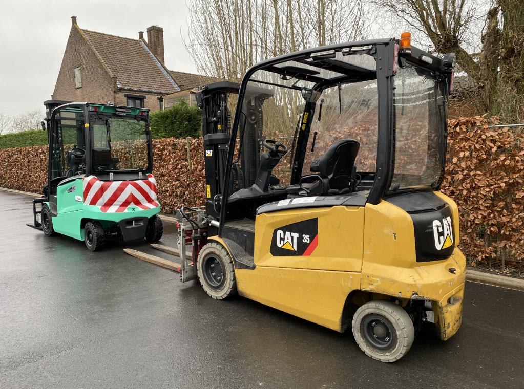 NEW ELECTRIC FORKLIFT NIEUWE ELEKTRISCHE HEFTRUCK MITSUBISHI CATERPILLAR FB35AN 3.5 TON 3500 KG TRIPLEX HEFTRUCK 5 METER 5000 mm HEFTRUCKS TE KOOP HEFTRUCKS TE HUUR CHARIOT A VENDRE FORKLIFT FOR SALE FORX THE BEST FORKLIFTDEALER FORX VERHUUR FORX TRANSPORT HEFTRUCK FORX VERKOOP FORX DEKONINCK PIET FORX TRANSPORT FORX VERKOOP ELECTRISCHE ELEKTRISCHE HEFTRUCK 3.5 TON 3500 kg FORX DEKONINCK PIET FORX THE BEST FORKLIFTDEALER ZEEBRUGGE BRUGGE TORHOUT ROESELARE MEULEBEKE WAREGEM FORX FORX     devako cebeko for