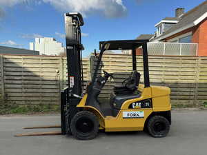 Caterpillar 2.5 ton diesel tripl 4.5M - Forx