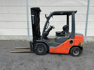 TOYOTA DIESEL 2.5 TON MET TRIPLEX FORX BESTE HEFTRUCKDEALER